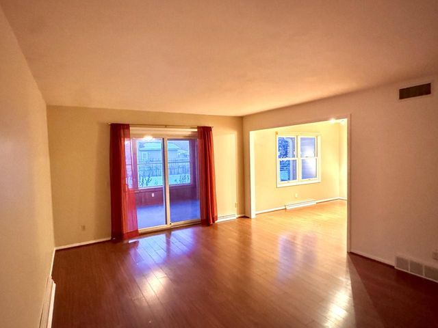 913 Chapel Hill ROAD, Madison, WI 53711