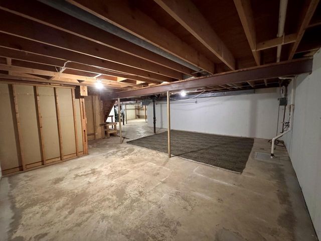 913 Chapel Hill ROAD, Madison, WI 53711