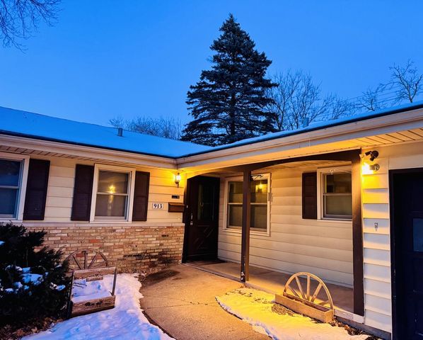 913 Chapel Hill ROAD, Madison, WI 53711