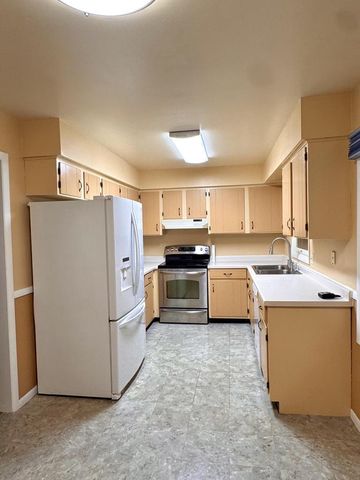 913 Chapel Hill ROAD, Madison, WI 53711