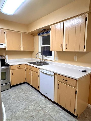 913 Chapel Hill ROAD, Madison, WI 53711