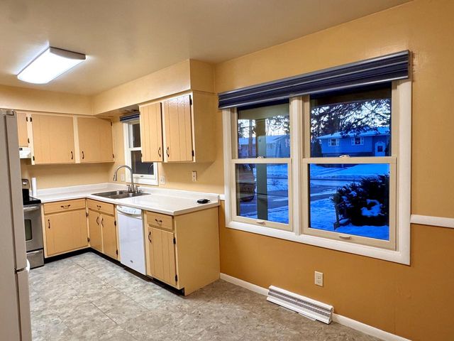 913 Chapel Hill ROAD, Madison, WI 53711