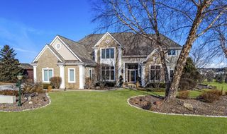 1800 E Juniper WAY, Hartland, WI 53029