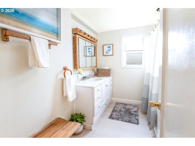 1566 MAYWOOD Ave, Eugene, OR 97404