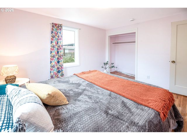 1566 MAYWOOD Ave, Eugene, OR 97404