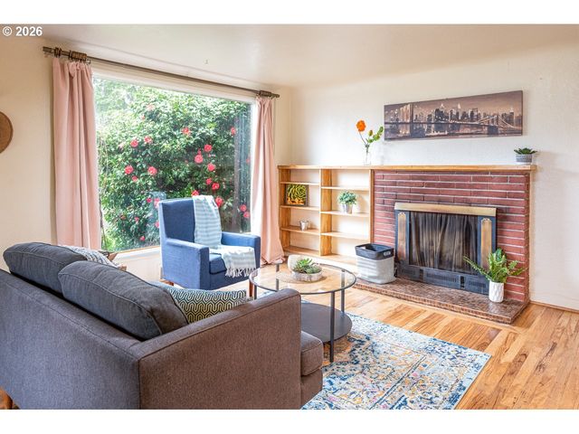 1566 MAYWOOD Ave, Eugene, OR 97404