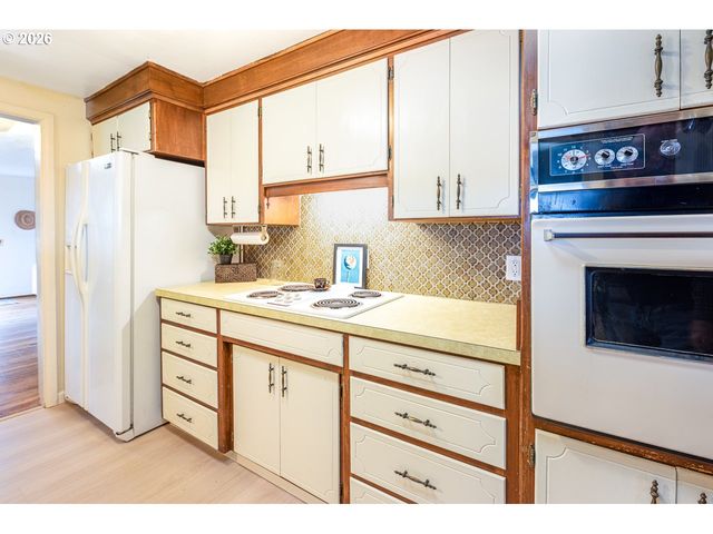 1566 MAYWOOD Ave, Eugene, OR 97404