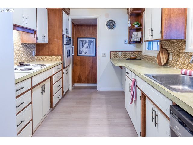 1566 MAYWOOD Ave, Eugene, OR 97404