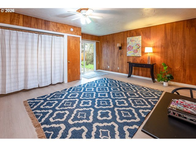 1566 MAYWOOD Ave, Eugene, OR 97404