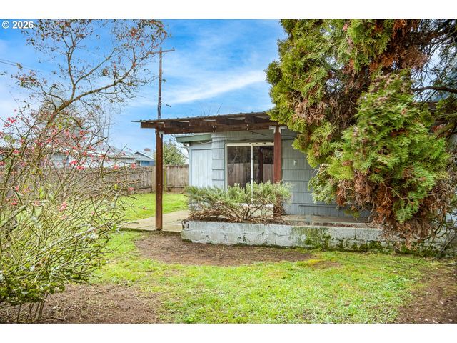 1566 MAYWOOD Ave, Eugene, OR 97404