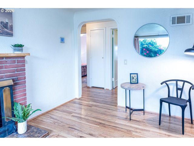 1566 MAYWOOD Ave, Eugene, OR 97404