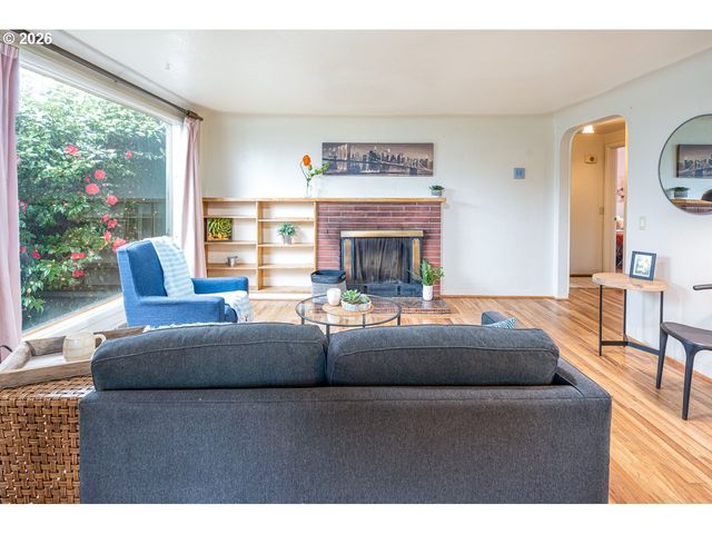 1566 MAYWOOD Ave, Eugene, OR 97404