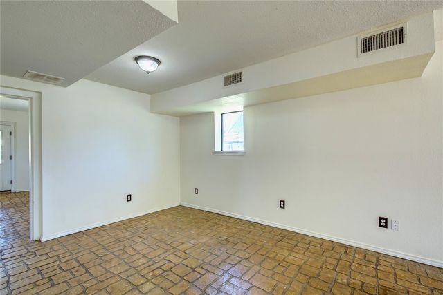 1414 Walworth Street, Greenville, TX 75401