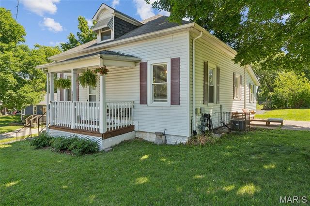 10130 Baptist Church Road, St Louis, MO 63123