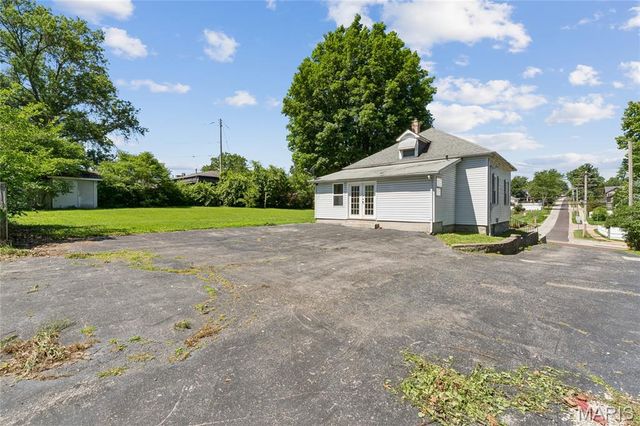 10130 Baptist Church Road, St Louis, MO 63123