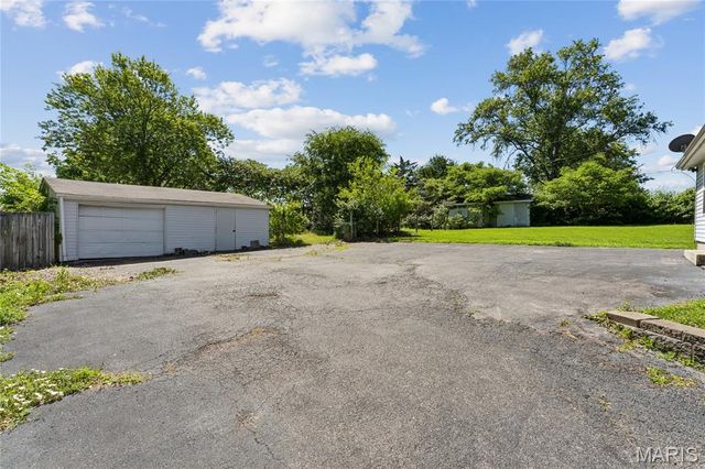 10130 Baptist Church Road, St Louis, MO 63123