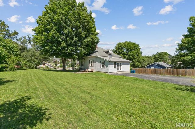 10130 Baptist Church Road, St Louis, MO 63123