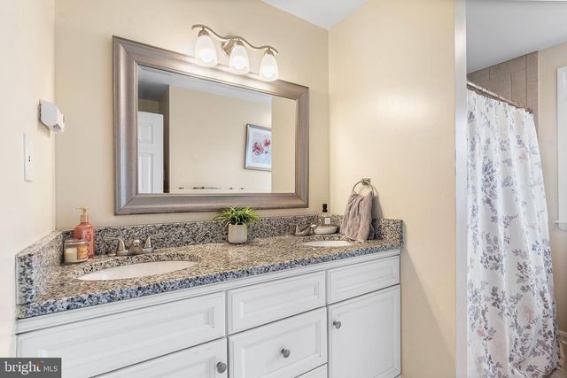 521 RHODE ISLAND AVE, Cherry Hill, NJ 08002