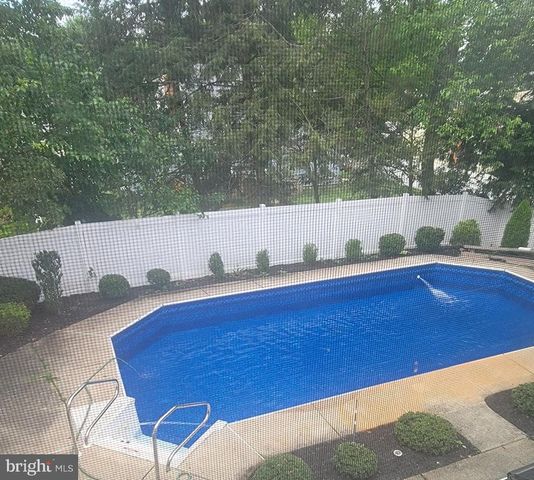 521 RHODE ISLAND AVE, Cherry Hill, NJ 08002