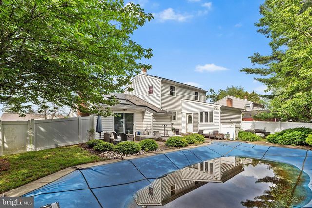521 RHODE ISLAND AVE, Cherry Hill, NJ 08002