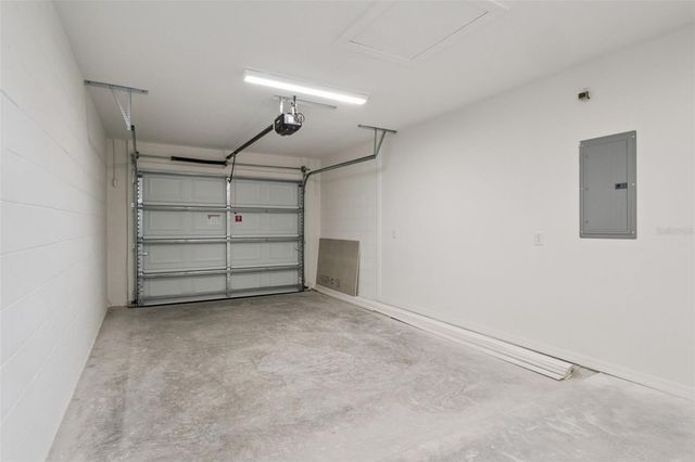 1073 N ROCKINGHAM AVENUE, Tavares, FL 32778