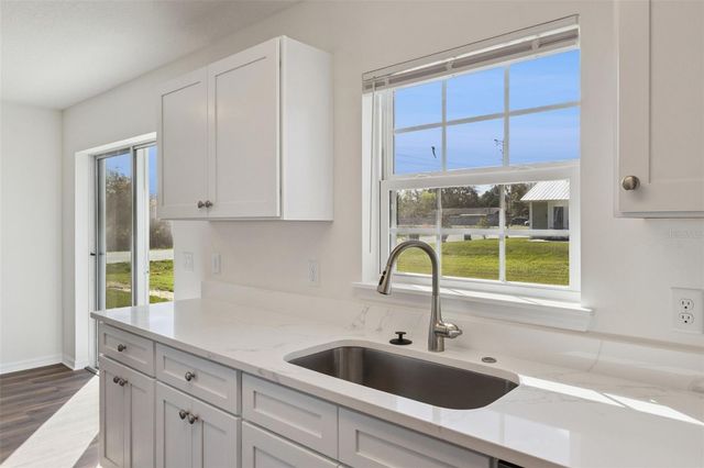 1073 N ROCKINGHAM AVENUE, Tavares, FL 32778