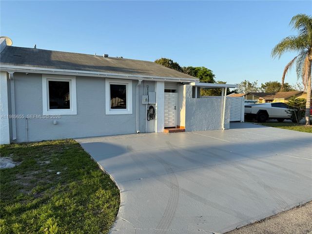 5211 NW 196th Ter, Miami Gardens, FL 33055