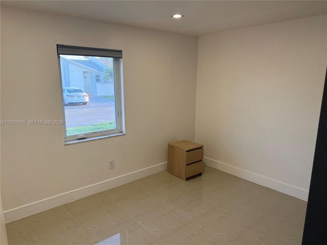 5211 NW 196th Ter, Miami Gardens, FL 33055