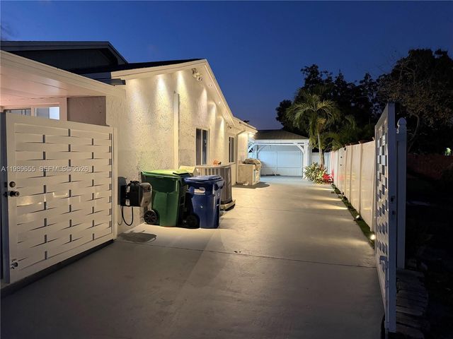 5211 NW 196th Ter, Miami Gardens, FL 33055