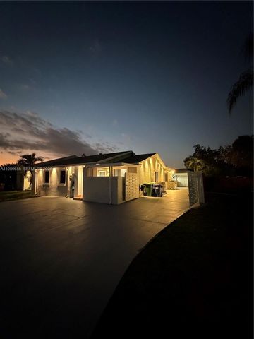 5211 NW 196th Ter, Miami Gardens, FL 33055