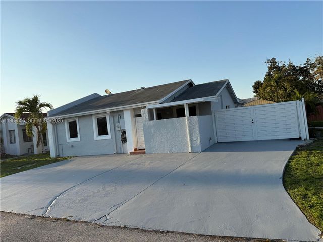 5211 NW 196th Ter, Miami Gardens, FL 33055