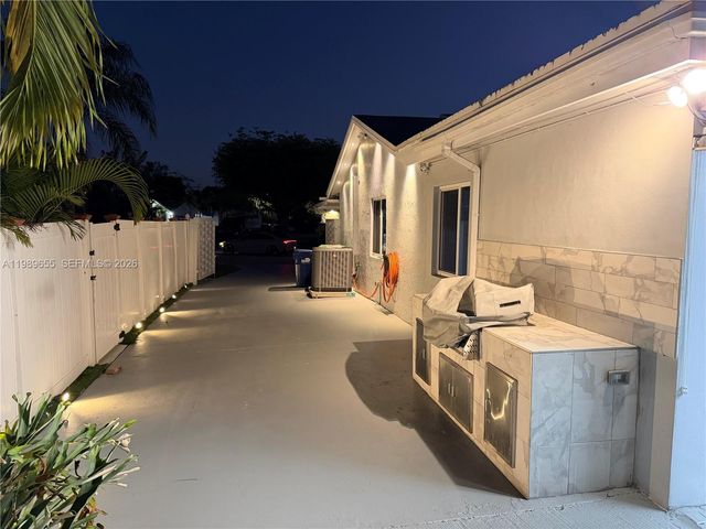 5211 NW 196th Ter, Miami Gardens, FL 33055