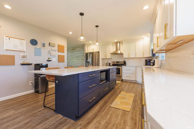 2200 W Pineview Drive, Muncie, IN 47303