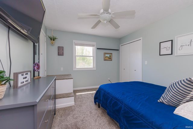 2200 W Pineview Drive, Muncie, IN 47303