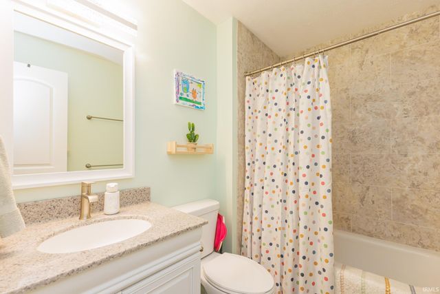 2200 W Pineview Drive, Muncie, IN 47303
