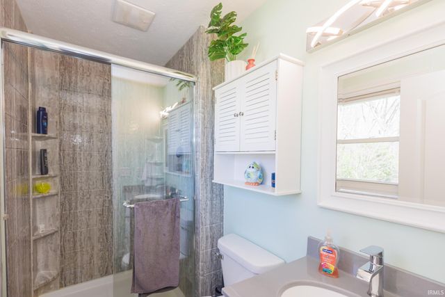 2200 W Pineview Drive, Muncie, IN 47303