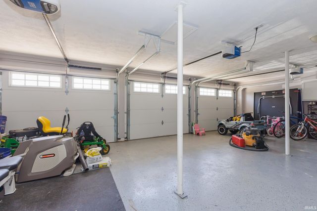 2200 W Pineview Drive, Muncie, IN 47303
