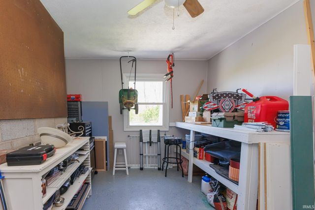 2200 W Pineview Drive, Muncie, IN 47303