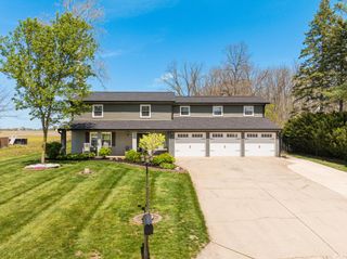 2200 W Pineview Drive, Muncie, IN 47303