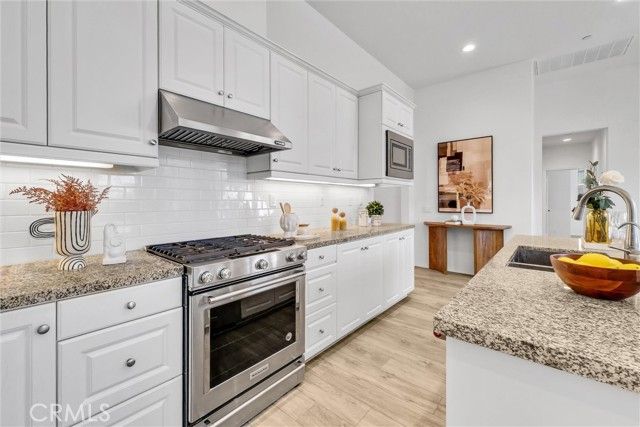 160 Parkwood, Irvine, CA 92620