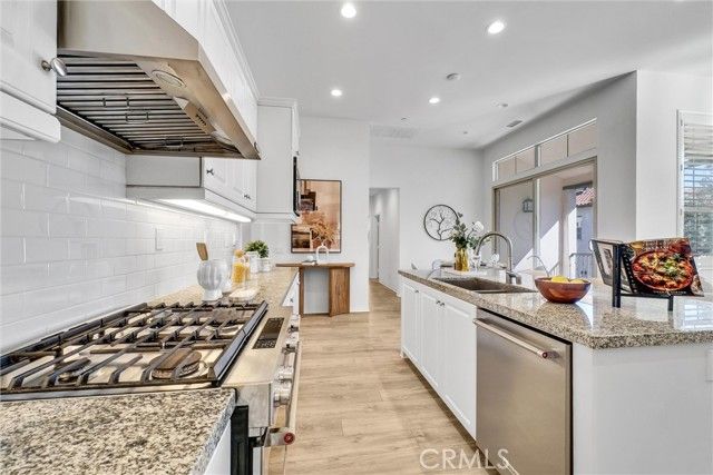 160 Parkwood, Irvine, CA 92620