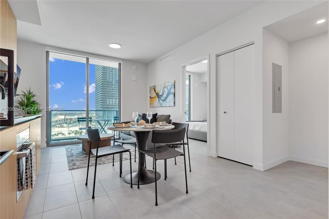121 NE 5th St 2013, Miami, FL 33132