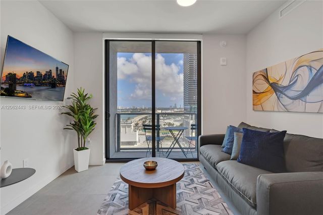 121 NE 5th St 2013, Miami, FL 33132