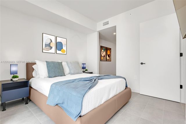 121 NE 5th St 2013, Miami, FL 33132
