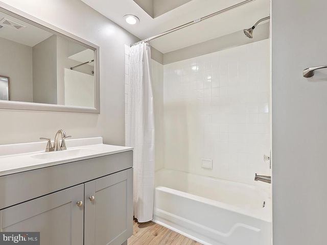 705 EAGLES CHASE, Lawrence Township, NJ 08648