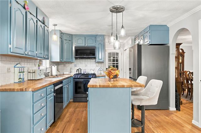 18 Pineridge Drive, Smithfield, RI 02917