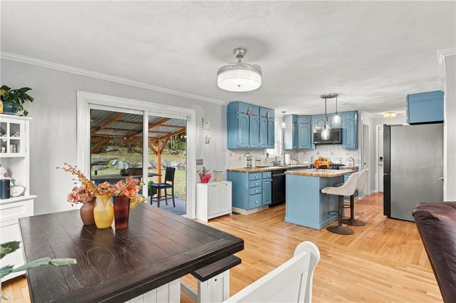 18 Pineridge Drive, Smithfield, RI 02917