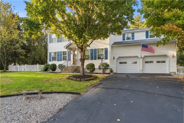 18 Pineridge Drive, Smithfield, RI 02917