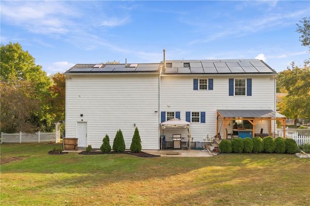 18 Pineridge Drive, Smithfield, RI 02917