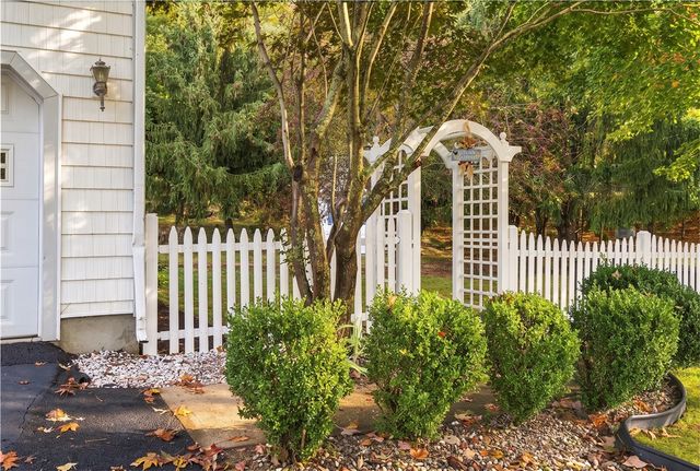 18 Pineridge Drive, Smithfield, RI 02917